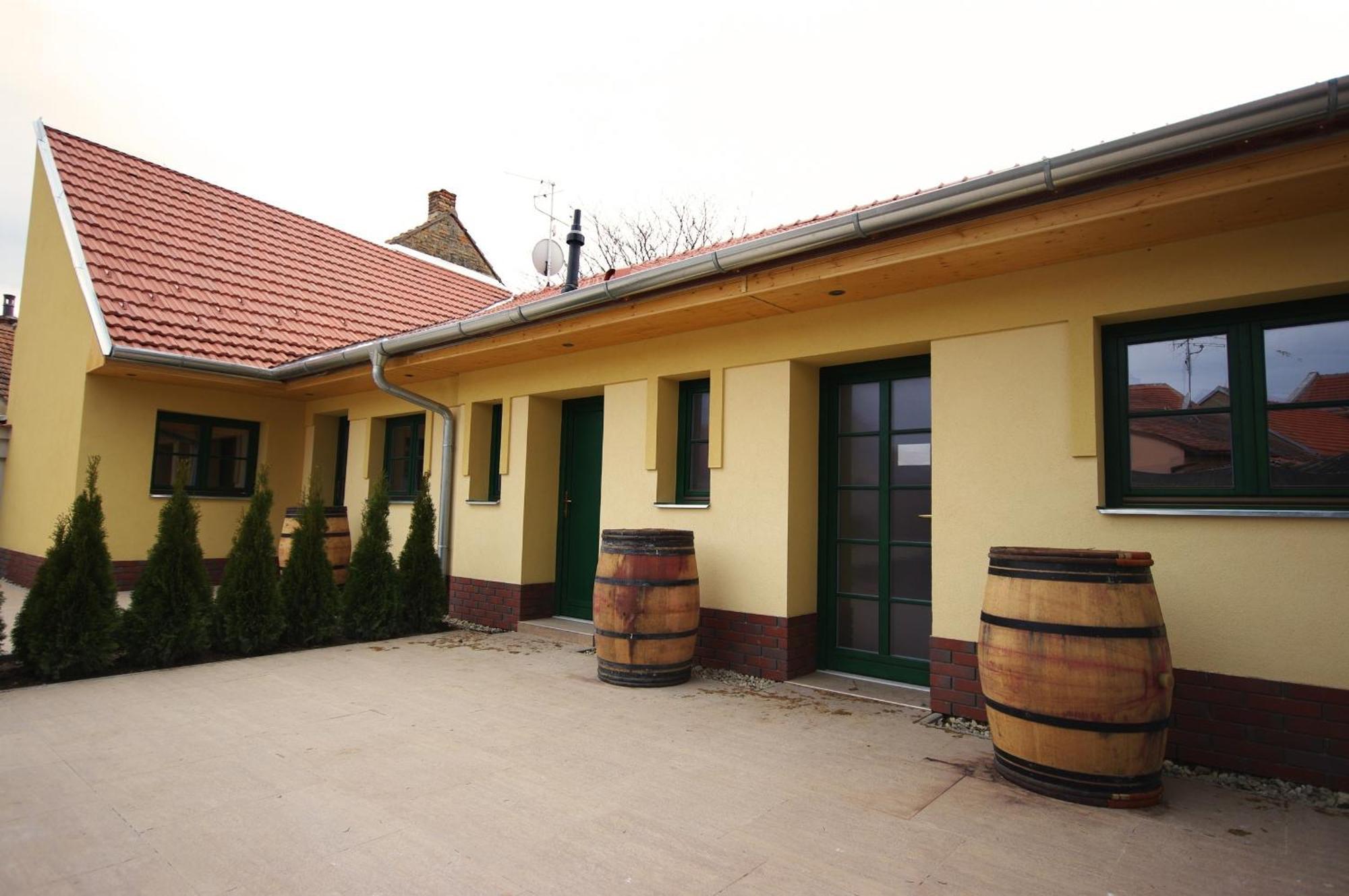 Pension Max Valtice Buitenkant foto