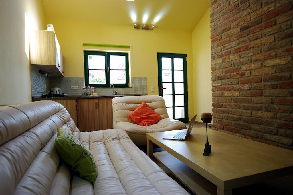 Pension Max Valtice Kamer foto